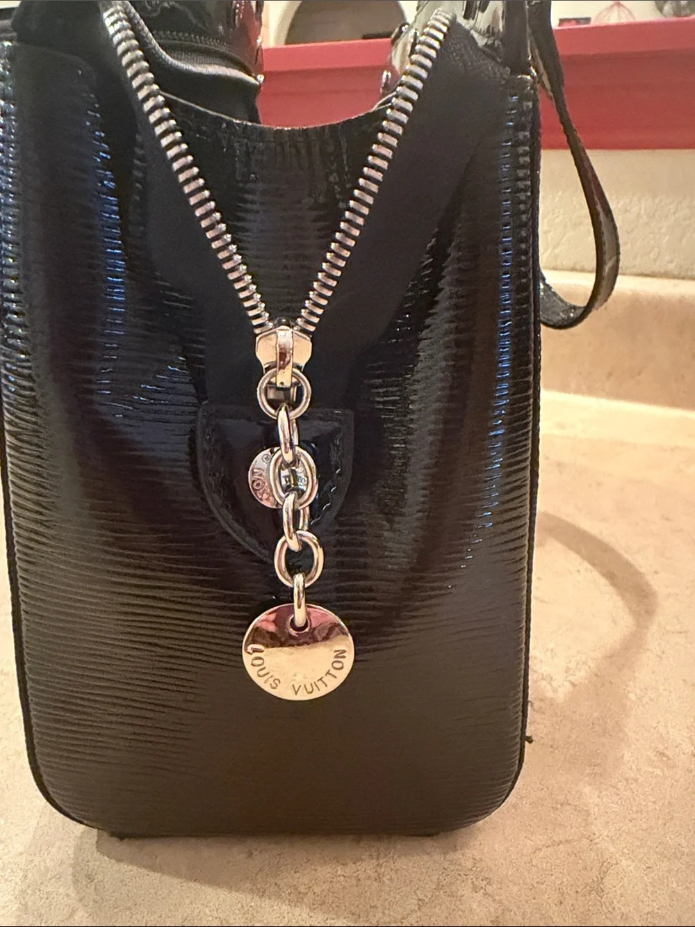 Louis Vuitton electric epi Brea: damaged
